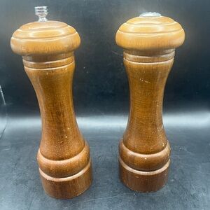 Thompson Black and Brown Grinder Base